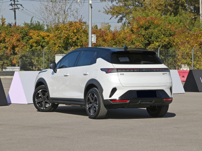 Lynk&Co 06 E-MP Фото №6